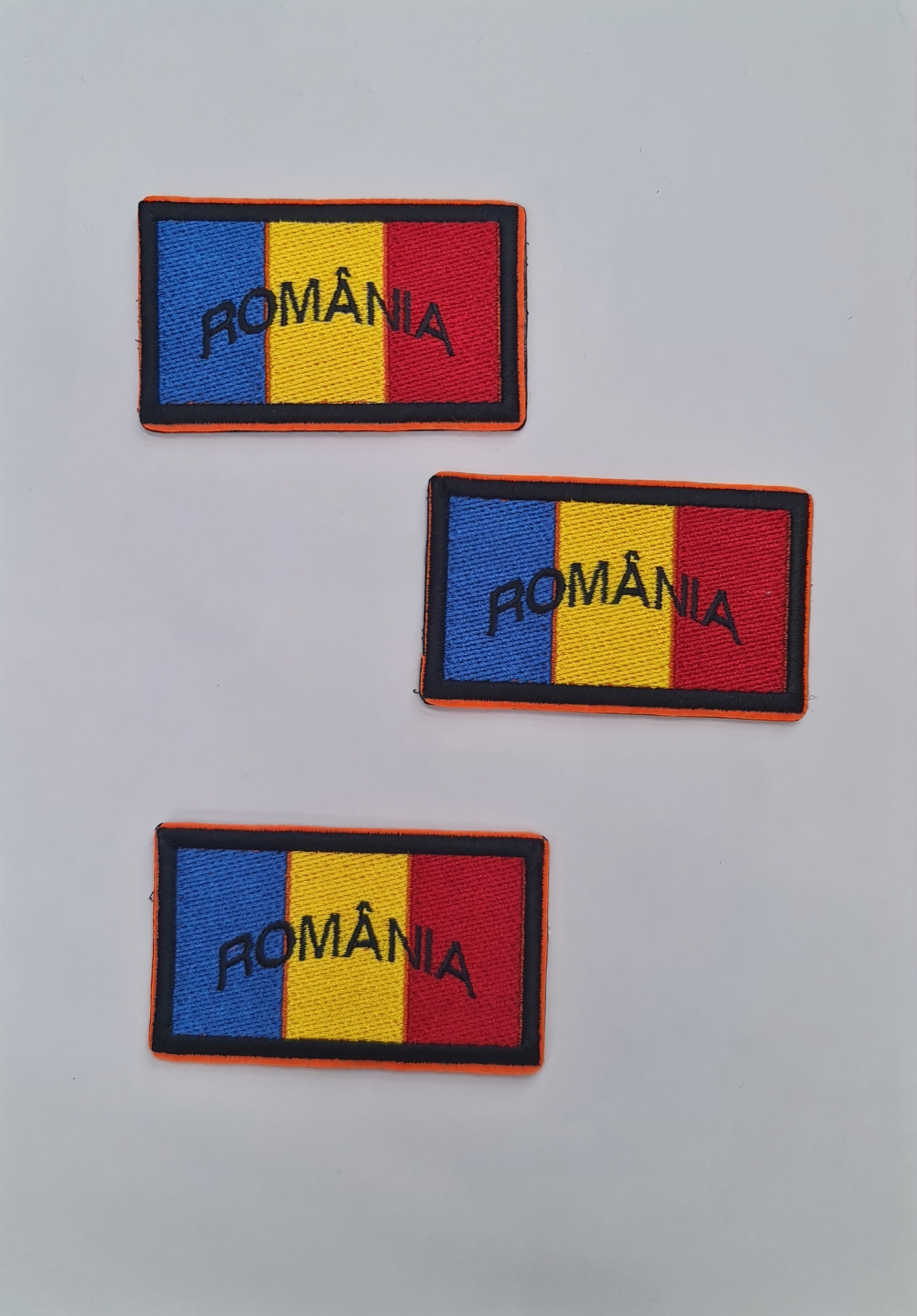 Emblemă / Patch brodată cu velcro adeziv – România