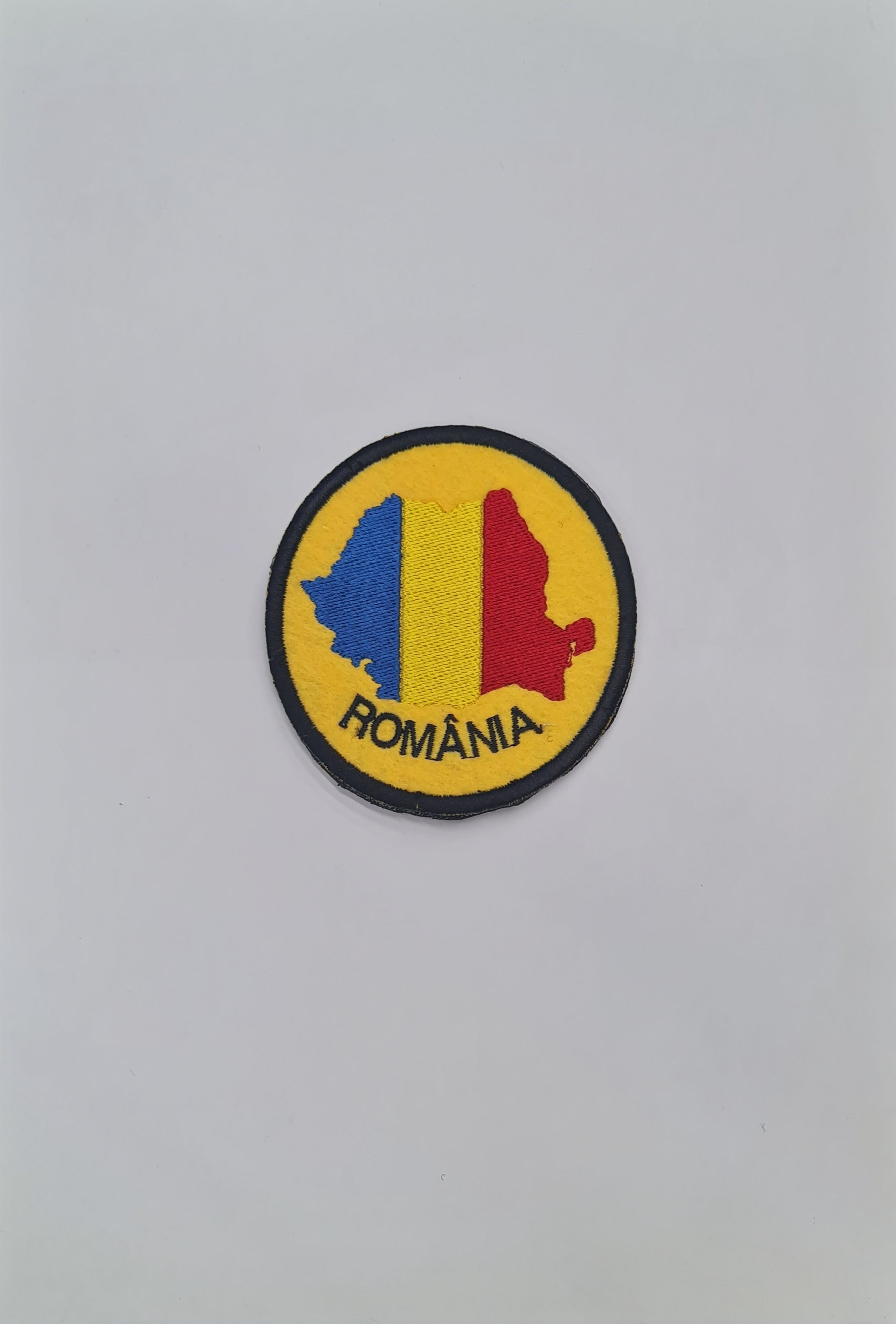 Emblemă / Patch brodată, cu velcro adeziv – Harta României în cerc