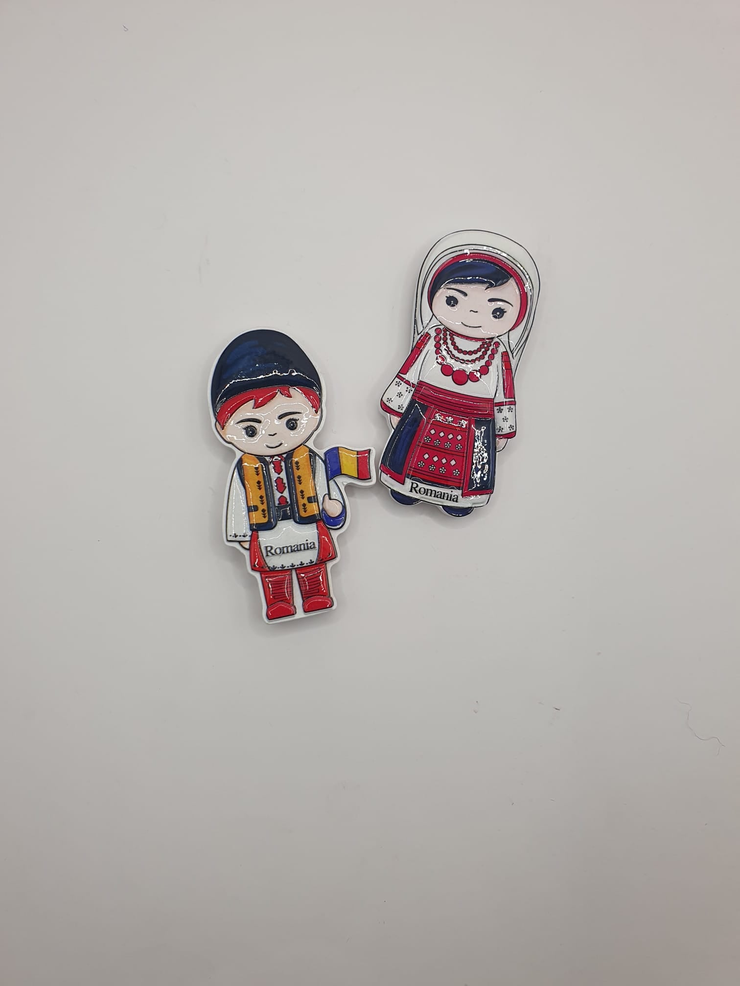 Magneți suvenir din ceramică pictată – Țărăncuță și Țăran