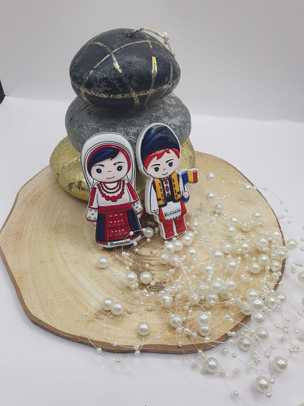 Magneți suvenir din ceramică pictată – Țărăncuță și Țăran