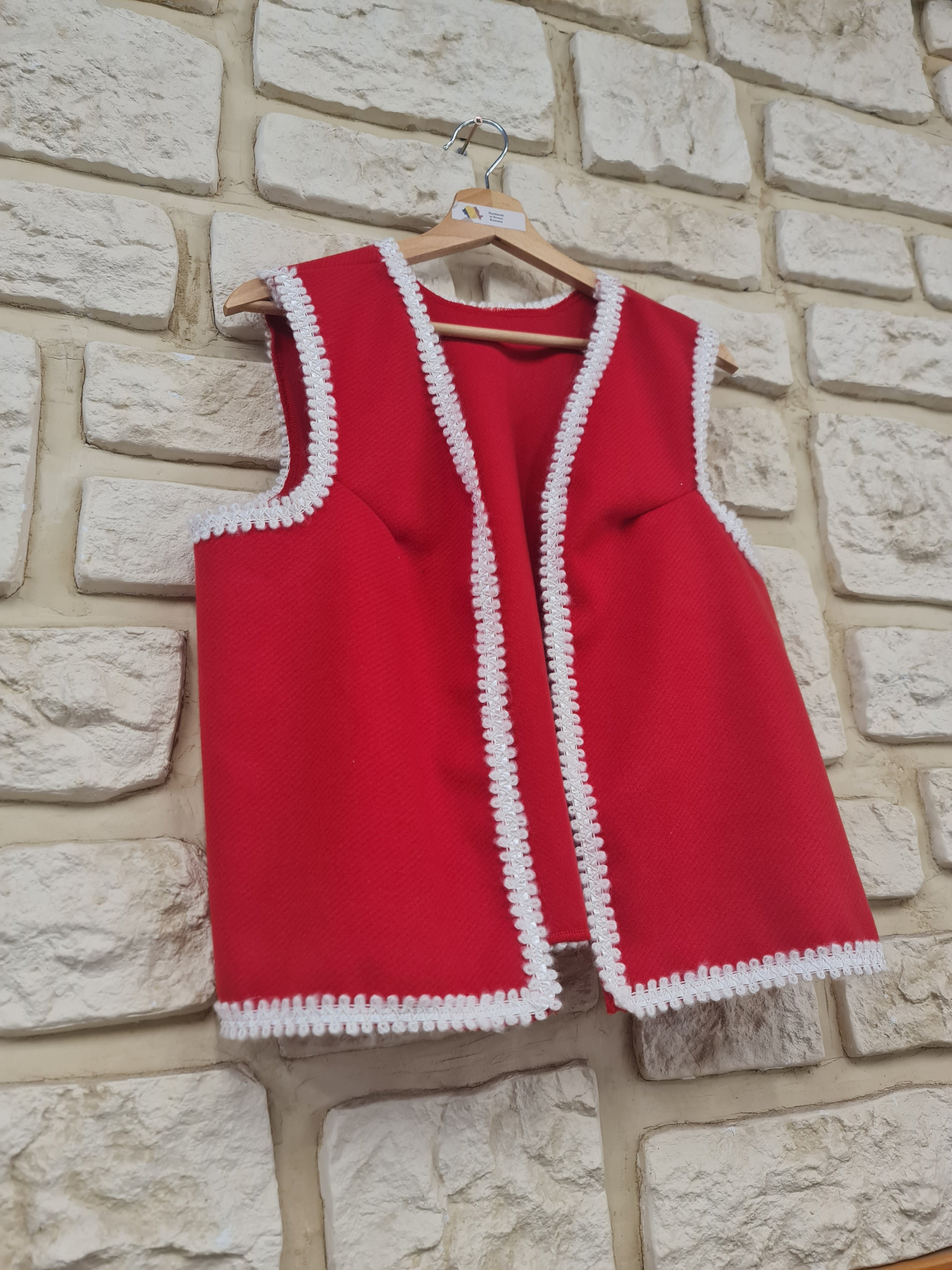 Vestă damă din stofă – simplitate cu suflet tradițional