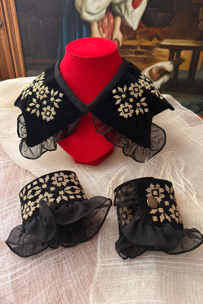 Set manșete și guler brodate cu modelul Multicolor