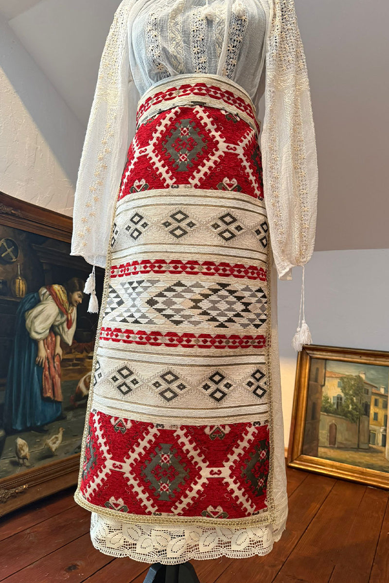 Șorțul tradițional „Rânduiala Satului”