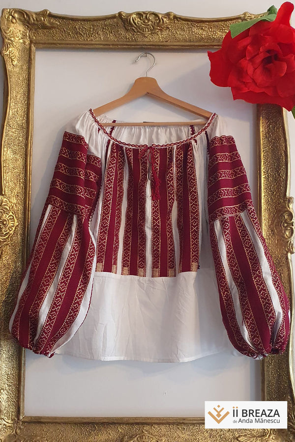 Ie veche recondiționată, brodată manual cu visiniu și fir auriu