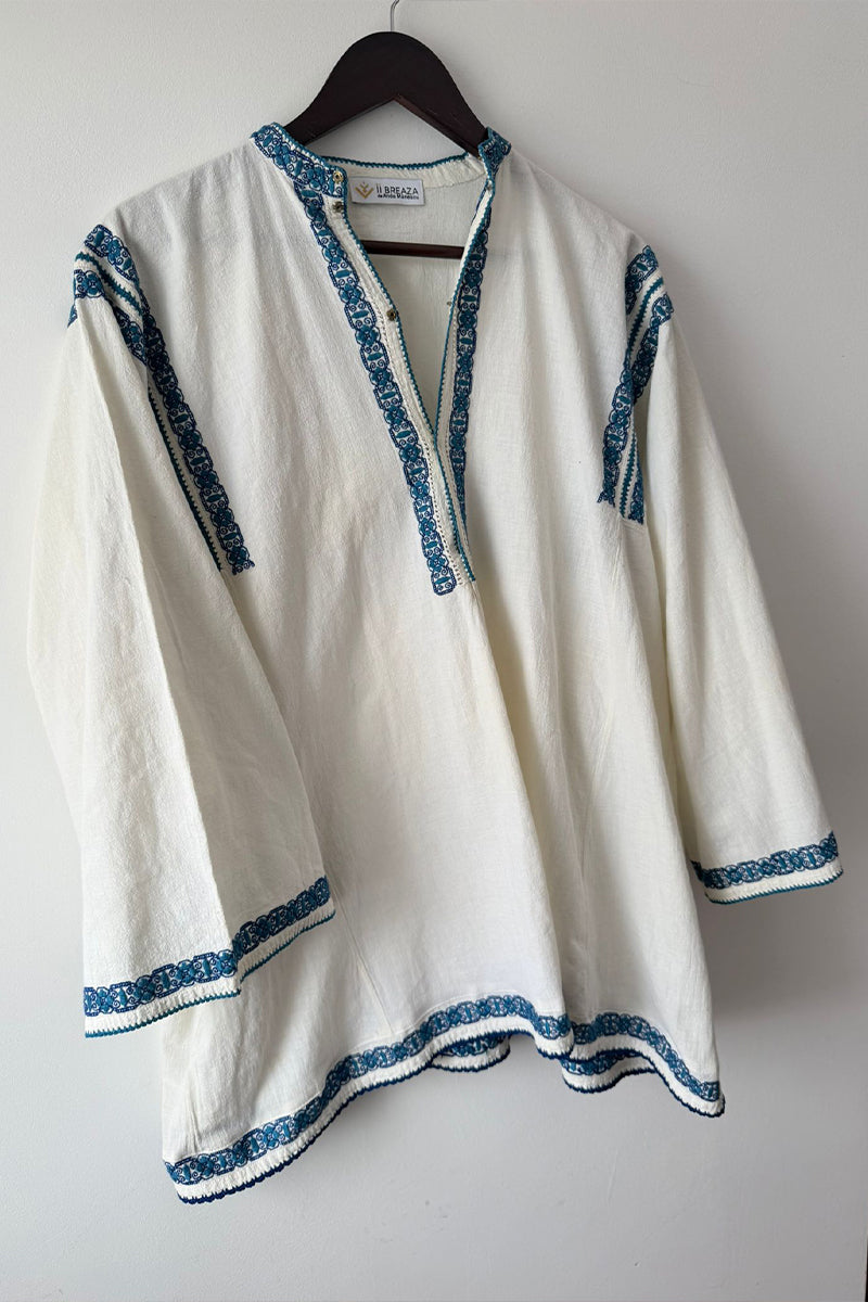 IE vintage, model broderie albastră