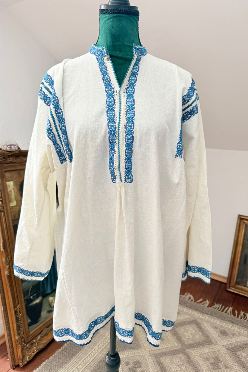 IE vintage, model broderie albastră