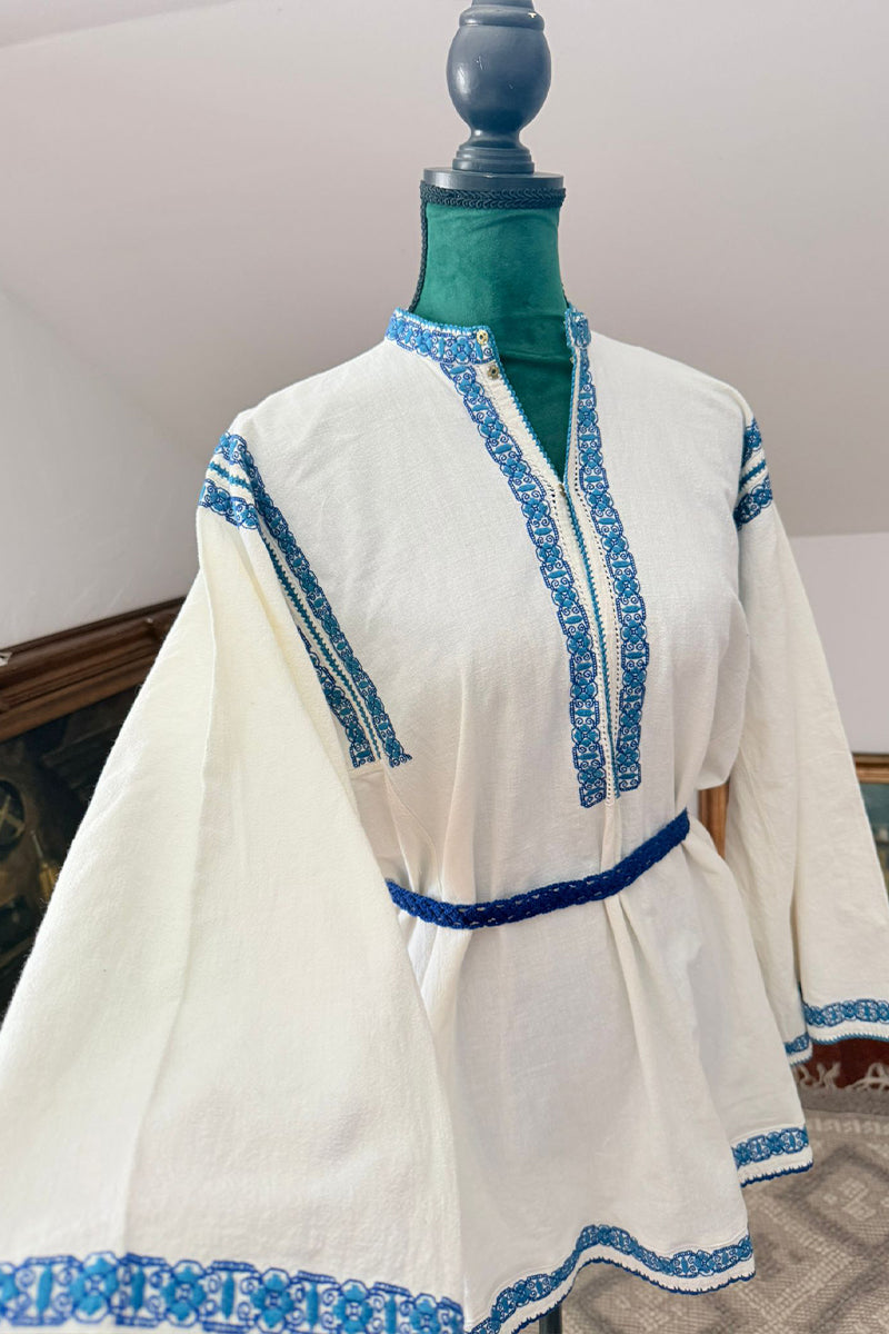 IE vintage, model broderie albastră