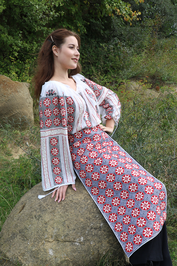 Sorț Brodat Manual, model Roata Norocului