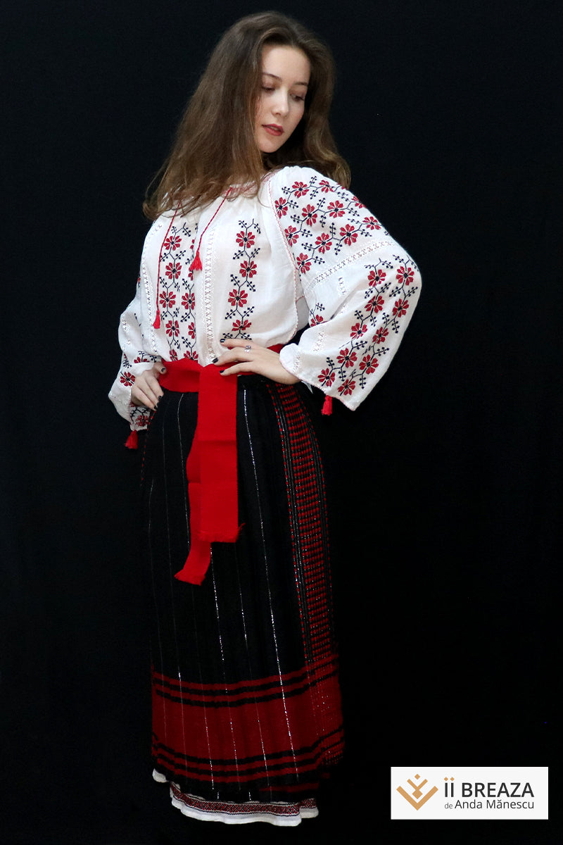 Costum Tradițional de Breaza, model Floare de Măr