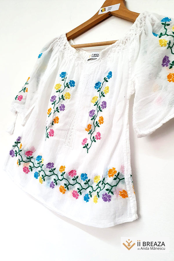 Rochiță Fetiță Brodată Manual - model Trandafirasi