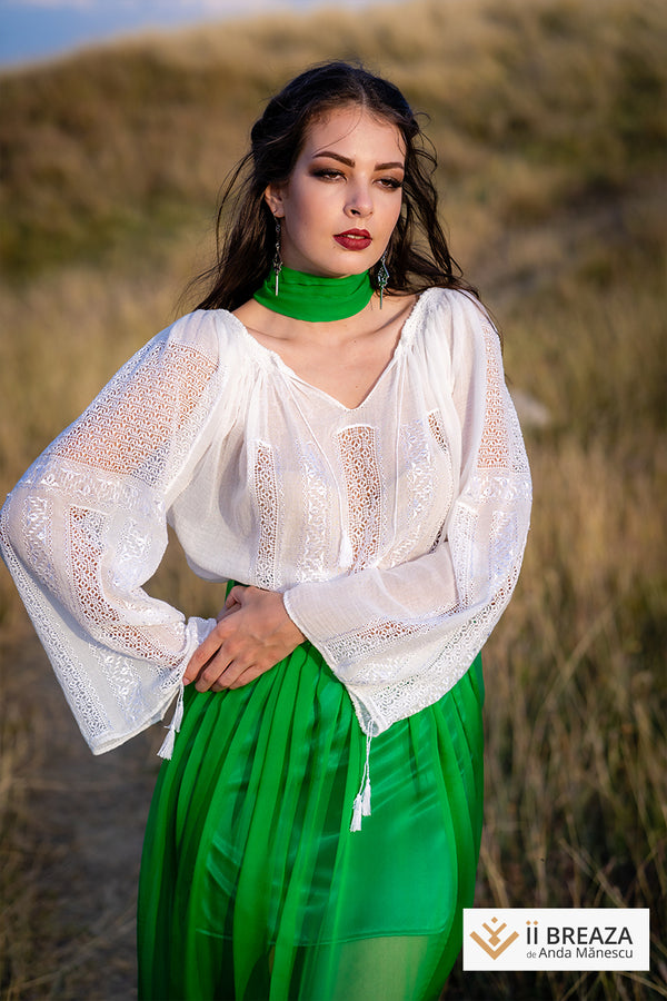 IE Tradițională de Breaza, model Ajurul Regal