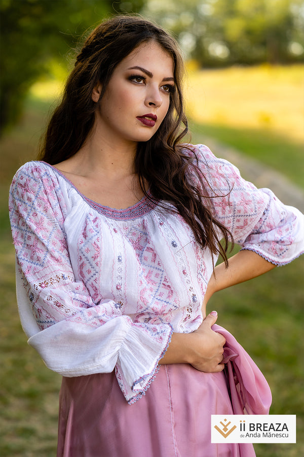 IE Tradițională de Breaza, model Steaua Spic cu dantelă croșetată